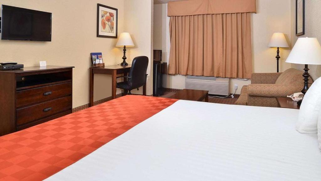 Quality Inn And Suites Fort Worth Bagian luar foto