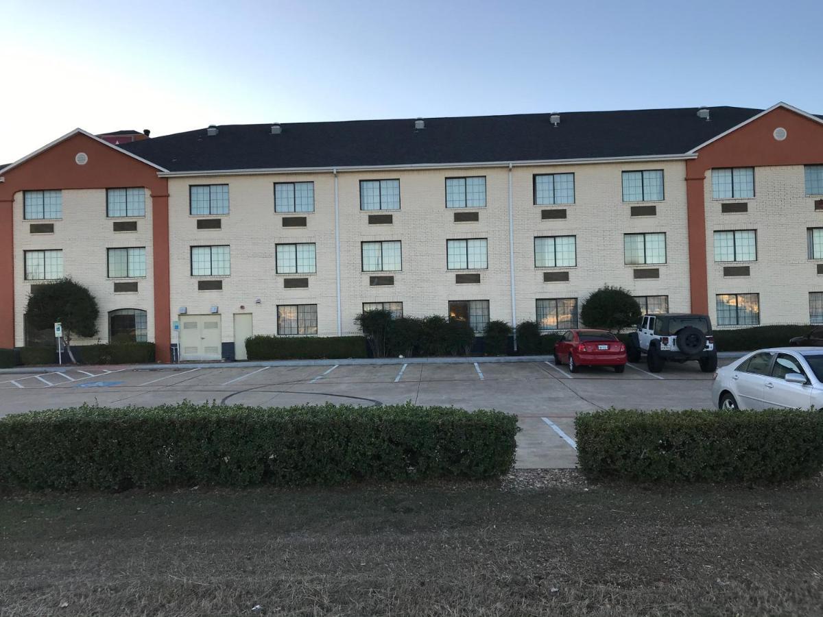 Quality Inn And Suites Fort Worth Bagian luar foto