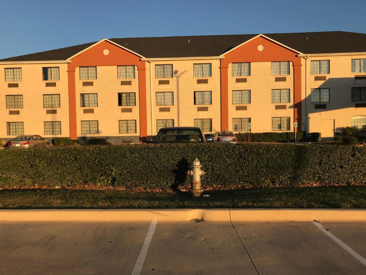 Quality Inn And Suites Fort Worth Bagian luar foto